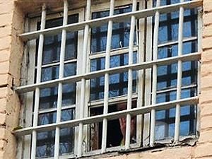 Тимошенко в СИЗО прочитала "Письма из тюрьмы" Бонхеффера Тимошенко в СИЗО прочитала "Письма из тюрьмы" Бонхеффера