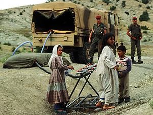 Иранских беженцев переселят на американскую военную базу в США Иранских беженцев переселят на американскую военную базу в США