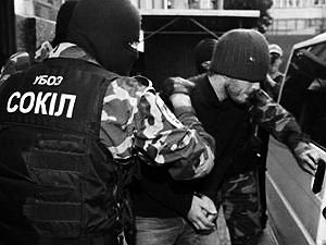 УБОП задержал крымчанина, который ранил ножом милиционера УБОП задержал крымчанина, который ранил ножом милиционера