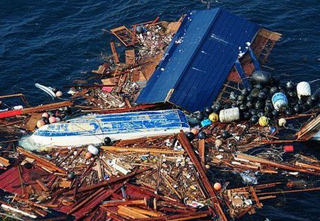 К Канаде движется "мусорный айсберг" из Японии К Канаде движется "мусорный айсберг" из Японии