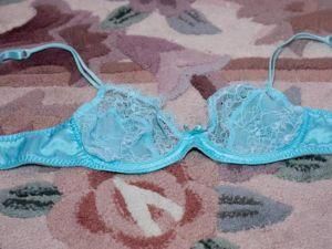 В Узбекистане запретили рекламировать женское белье В Узбекистане запретили рекламировать женское белье