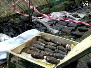 У будинку, де живе 5 неповнолітніх дітей, чоловік тримав 300 снарядів У будинку, де живе 5 неповнолітніх дітей, чоловік тримав 300 снарядів