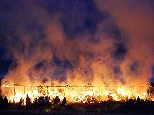 На Миколаївщині невідомий спалив 200 тонн соломи На Миколаївщині невідомий спалив 200 тонн соломи