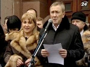 Суд зробив Черновецького холостяком Суд зробив Черновецького холостяком