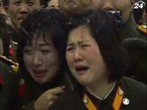 У Пхеньяні прощалися з лідером КНДР Кім Чен Іром У Пхеньяні прощалися з лідером КНДР Кім Чен Іром