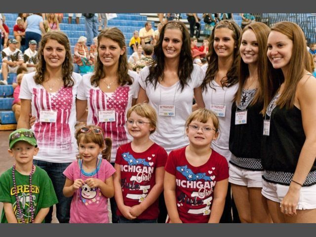 У США відбувається щорічний фестиваль близнюків У США відбувається щорічний фестиваль близнюків