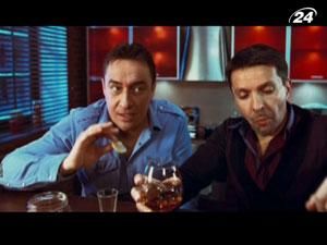 "Про що ще говорять...": четверо друзів проводять 31 грудня за розмовами "Про що ще говорять...": четверо друзів проводять 31 грудня за розмовами