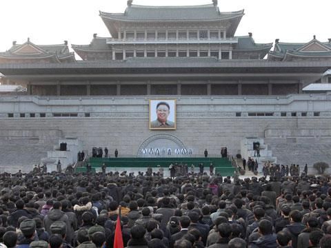 Попрощаться с Ким Чен Иром собралось 100 тысяч человек