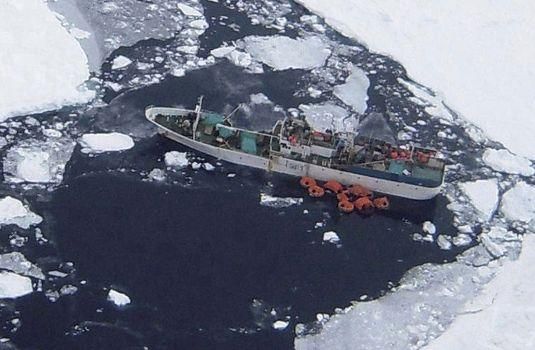 Потерпіле судно "Спарта" прямує в порт Нової Зеландії Потерпіле судно "Спарта" прямує в порт Нової Зеландії
