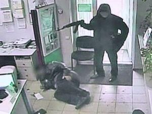 ПриватБанк: При пограбуванні загинули 4 працівники банку ПриватБанк: При пограбуванні загинули 4 працівники банку