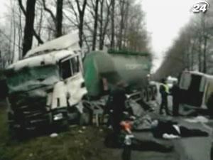 Поблизу Петербурга цементовоз розчавив маршрутку, 8 загиблих Поблизу Петербурга цементовоз розчавив маршрутку, 8 загиблих