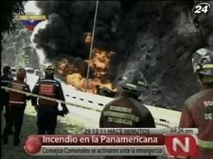 Венесуэла: бензовоз врезался в автобус, заживо сгорели 14 человек Венесуэла: бензовоз врезался в автобус, заживо сгорели 14 человек