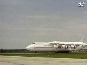 Ан-225 “Мрия” - грузовой самолет-транспортер Ан-225 “Мрия” - грузовой самолет-транспортер