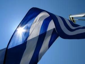 Парламент Греции сократил зарплаты и пенсии и повысил налоги