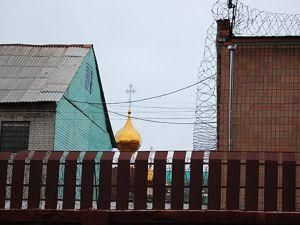 Бютівцю не дозволили зустрітись з Тимошенко і передати їй передачу Бютівцю не дозволили зустрітись з Тимошенко і передати їй передачу