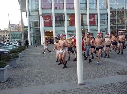 По центру Днепропотревска пробежались "Деды Морозы" в белье
