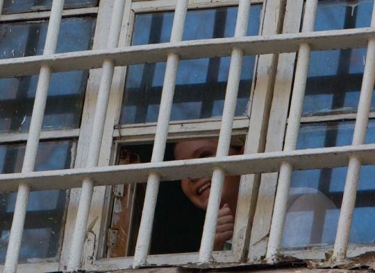 Депутаты передали Тимошенко новогоднюю передачу Депутаты передали Тимошенко новогоднюю передачу