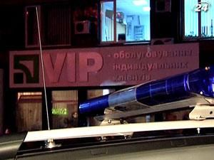 Арештували двох підозрюваних у вбивстві 5 людей у банку Арештували двох підозрюваних у вбивстві 5 людей у банку