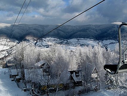 У Карпатах 20 лижників застрягли на зламаному підйомнику