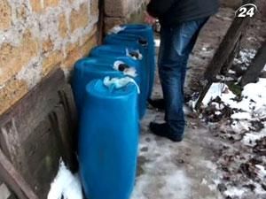 В Симферополе наткнулись на нелегальное производство "левой" водки