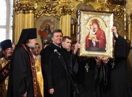 Янукович встретит Рождество в Почаевской лавре Янукович встретит Рождество в Почаевской лавре