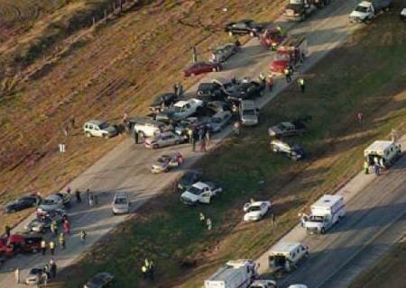 В США столкнулись около 50 автомобилей В США столкнулись около 50 автомобилей