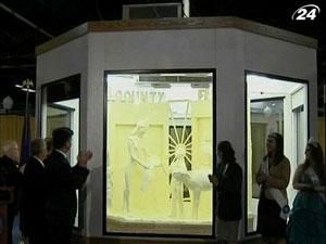 У Пенсильванії створили велетенську скульптуру з масла У Пенсильванії створили велетенську скульптуру з масла