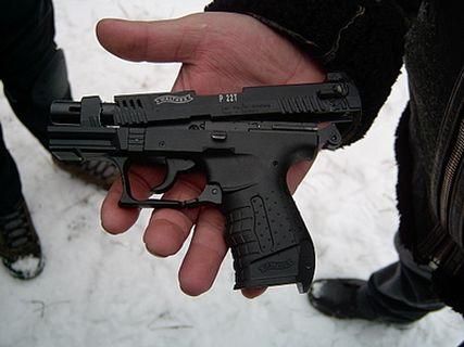 В Одессе водитель расчищал дорогу от пешеходов пистолетом