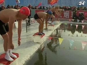 У Китаї відбувся щорічний заплив "Полярний ведмідь" У Китаї відбувся щорічний заплив "Полярний ведмідь"