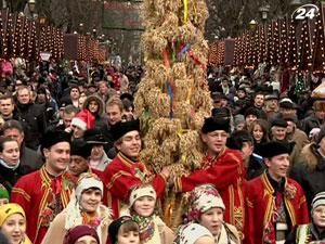 В центре Львова установили традиционный рождественский символ