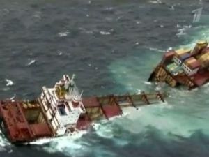 У берегов Новой Зеландии раскололось греческое судно У берегов Новой Зеландии раскололось греческое судно