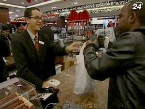 Кожен американець витратив на подарунки щонайменше $700 Кожен американець витратив на подарунки щонайменше $700