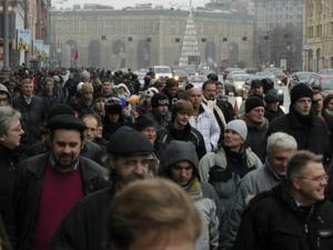 У Росії на мітинг "Дістали!" зійшлося близько сотні людей У Росії на мітинг "Дістали!" зійшлося близько сотні людей