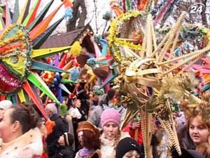 У Львові продемонстрували 50 звізд-символів Різдва У Львові продемонстрували 50 звізд-символів Різдва