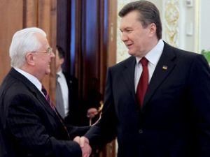 Янукович поздравил первого президента с днем ​​рождения
