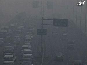 Через смог у Пекіні скасовано та затримано десятки рейсів