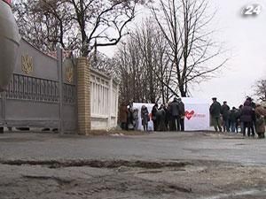 Бютівці обіцяють постійно чергувати біля Качанівської колонії Бютівці обіцяють постійно чергувати біля Качанівської колонії