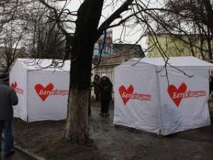 Невідомі знесли намети прихильників Тимошенко