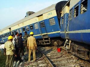 Товарный поезд столкнулся с пассажирским в Индии. Есть жертвы
