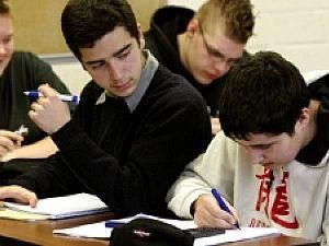 Мораторію на закриття українських шкіл не підтримала більшість у Раді Мораторію на закриття українських шкіл не підтримала більшість у Раді