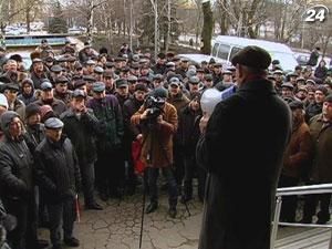 Донецькі чорнобильці вимагають скликати позачергову сесію і запросити Азарова Донецькі чорнобильці вимагають скликати позачергову сесію і запросити Азарова