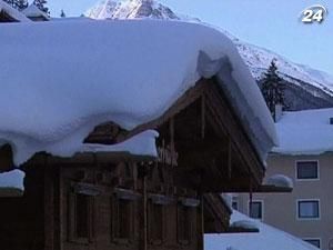Австрійські гірськолижні курорти вибираються зі снігового полону