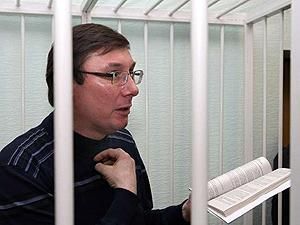 Луценко сменил мужчину на женщину