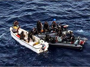 Американские и британские морские пехотинцы задержали сомалийских пиратов Американские и британские морские пехотинцы задержали сомалийских пиратов