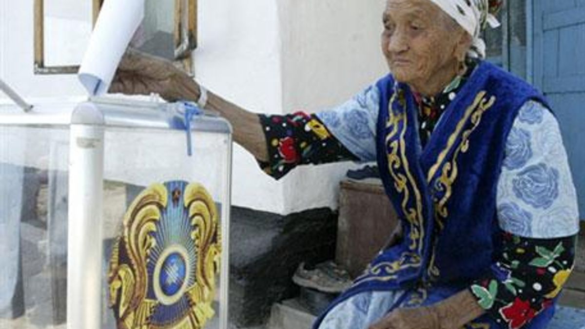 У Казахстані розпочались позачергові парламентські вибори