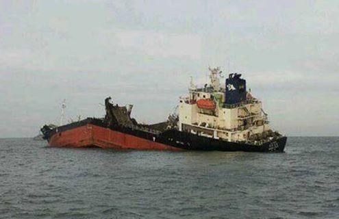 Біля берегів Кореї після вибуху затонув танкер