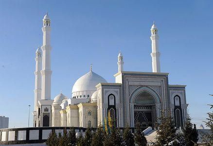 В Астане загорелась крупнейшая в Центральной Азии мечеть