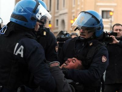 У Ватикані відбувся антицерковний протест У Ватикані відбувся антицерковний протест