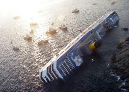 На борту Costa Concordia нашли еще 2 тела На борту Costa Concordia нашли еще 2 тела
