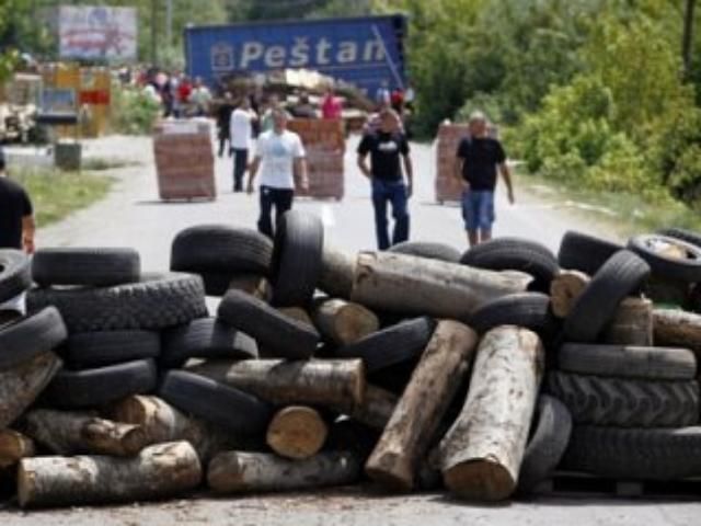 Албанские радикалы требовали не пропускать сербские товары в Косово
